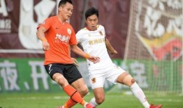 足球爆料最新消息逆天,惊天转会传闻，一队豪掷千金引全球瞩目！